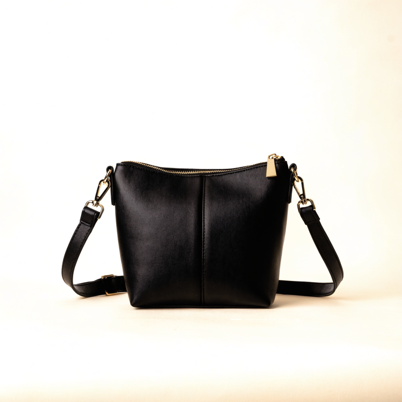 Black women's crossbody handbag - Trendy Women Collection